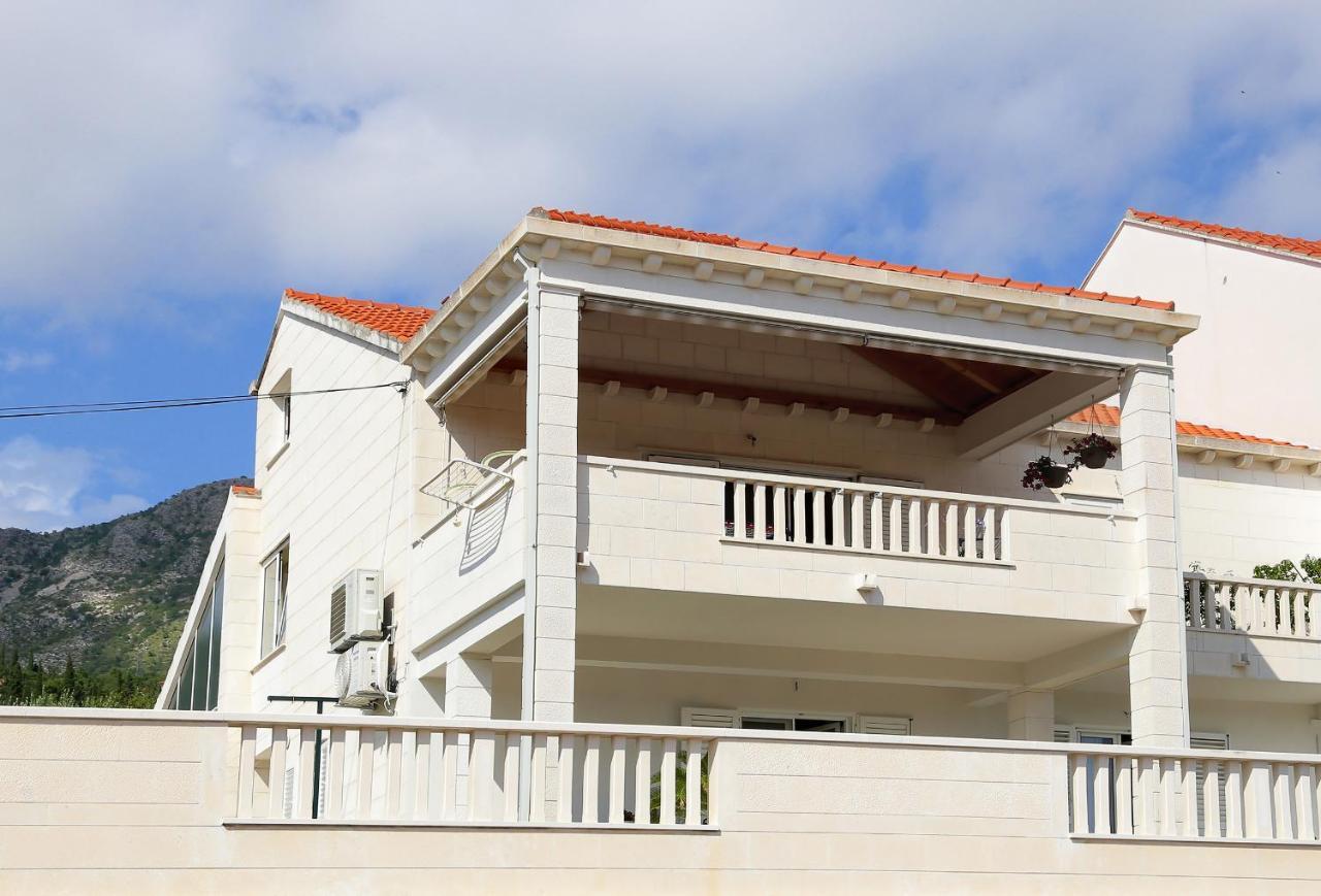 Apartmani Krmek 米利尼 外观 照片