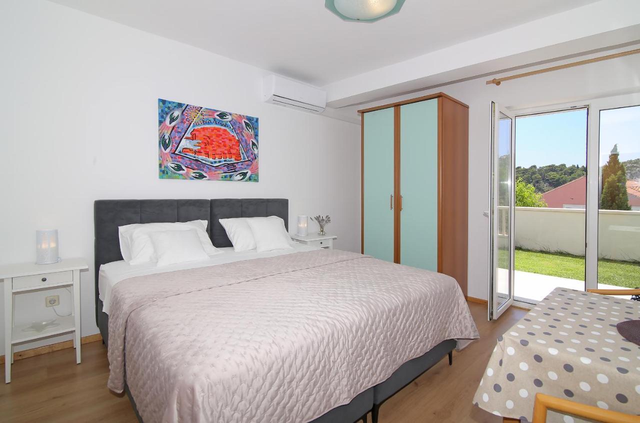 Apartmani Krmek 米利尼 外观 照片