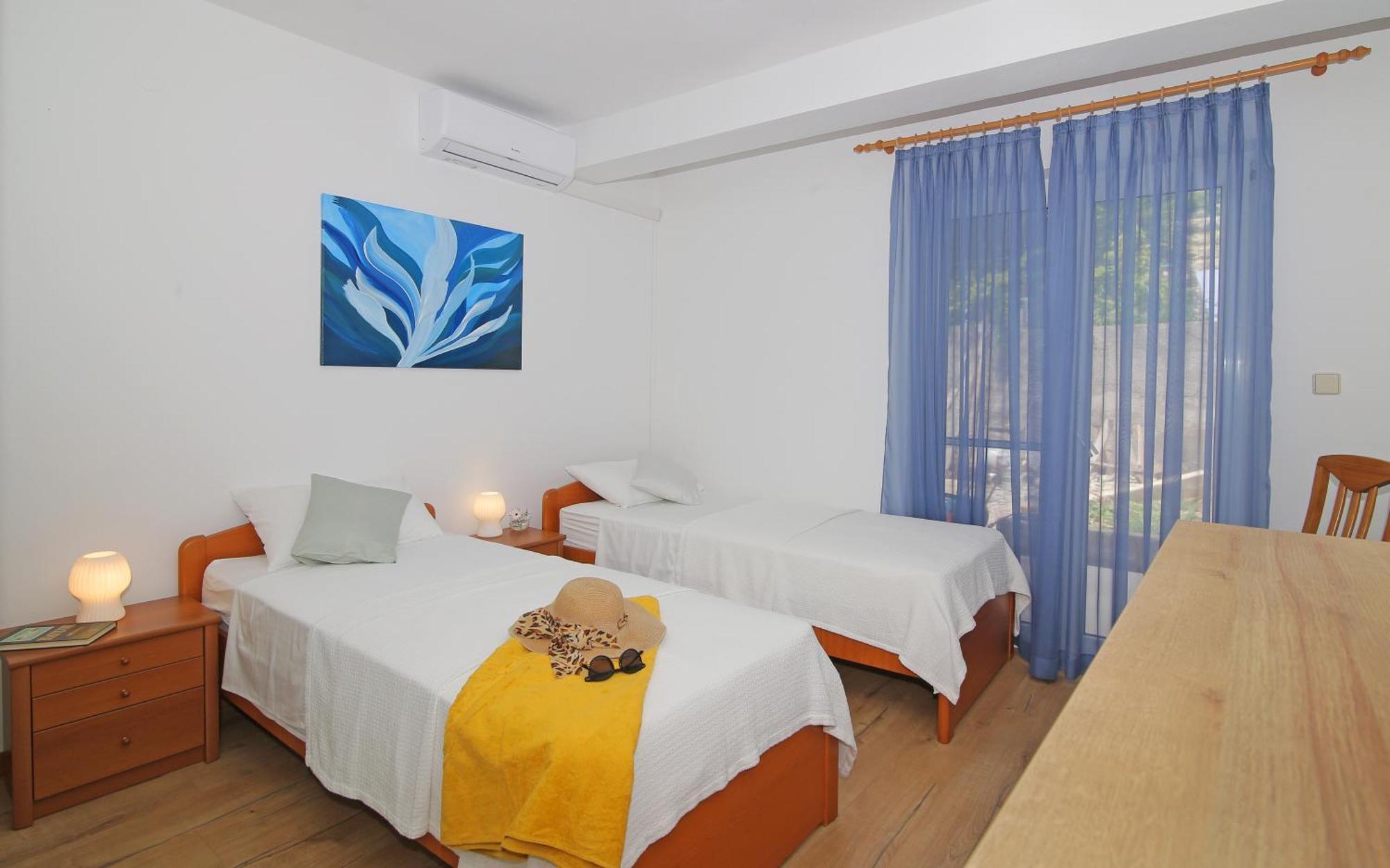 Apartmani Krmek 米利尼 外观 照片