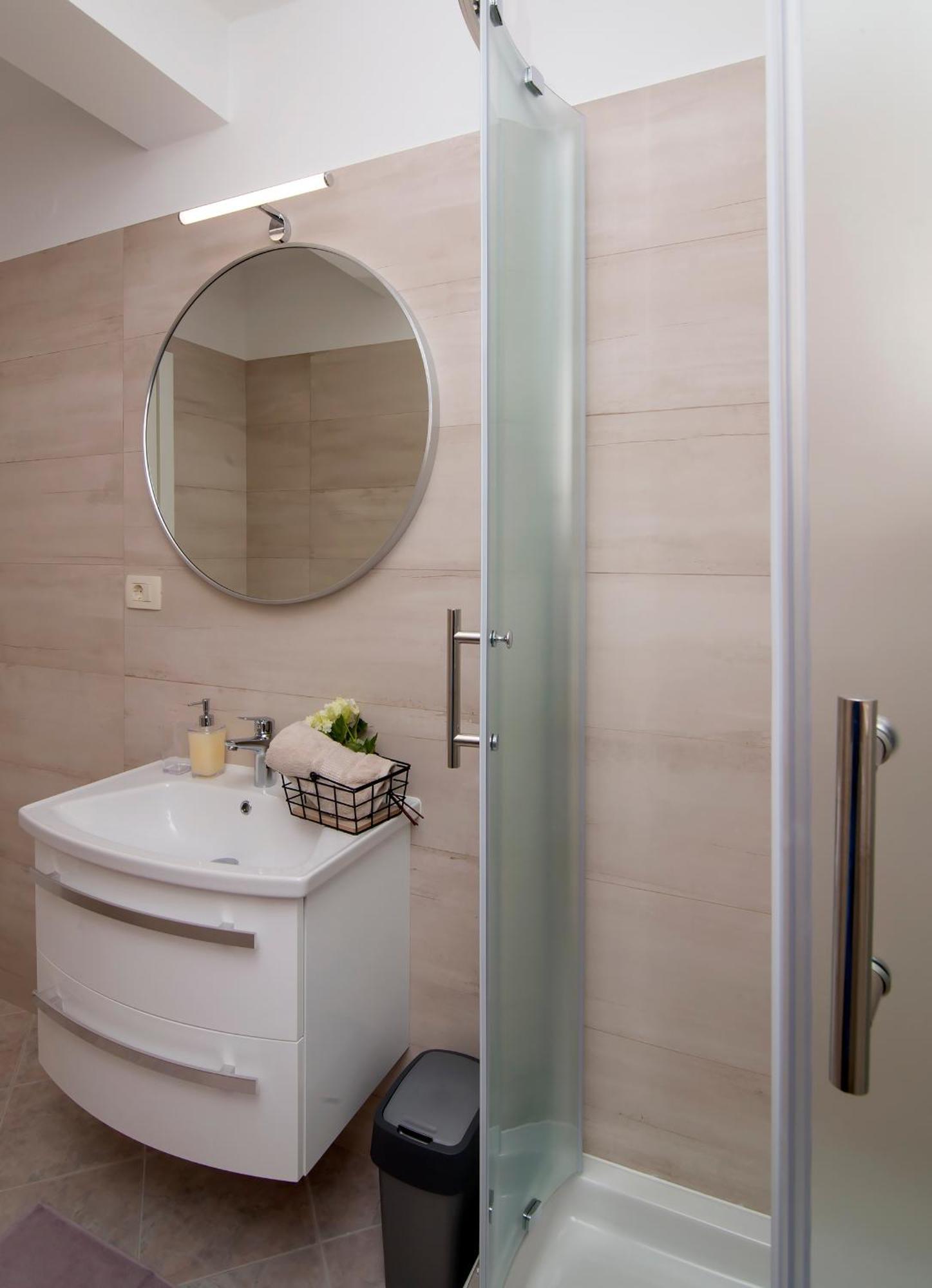 Apartmani Krmek 米利尼 外观 照片