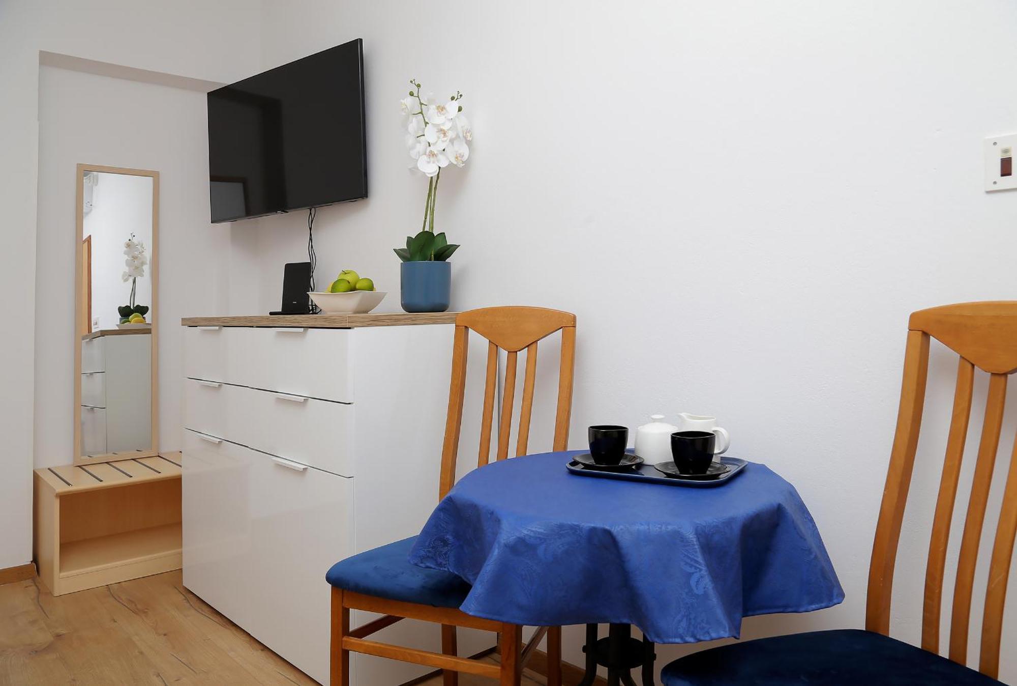 Apartmani Krmek 米利尼 外观 照片